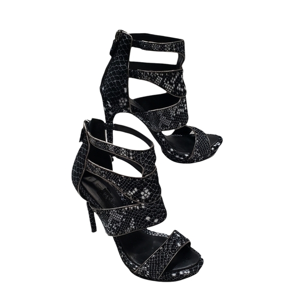 BCBGMaxAzria Freeda Cutout Studded Sandals Size 7.5 B - Picture 15 of 15